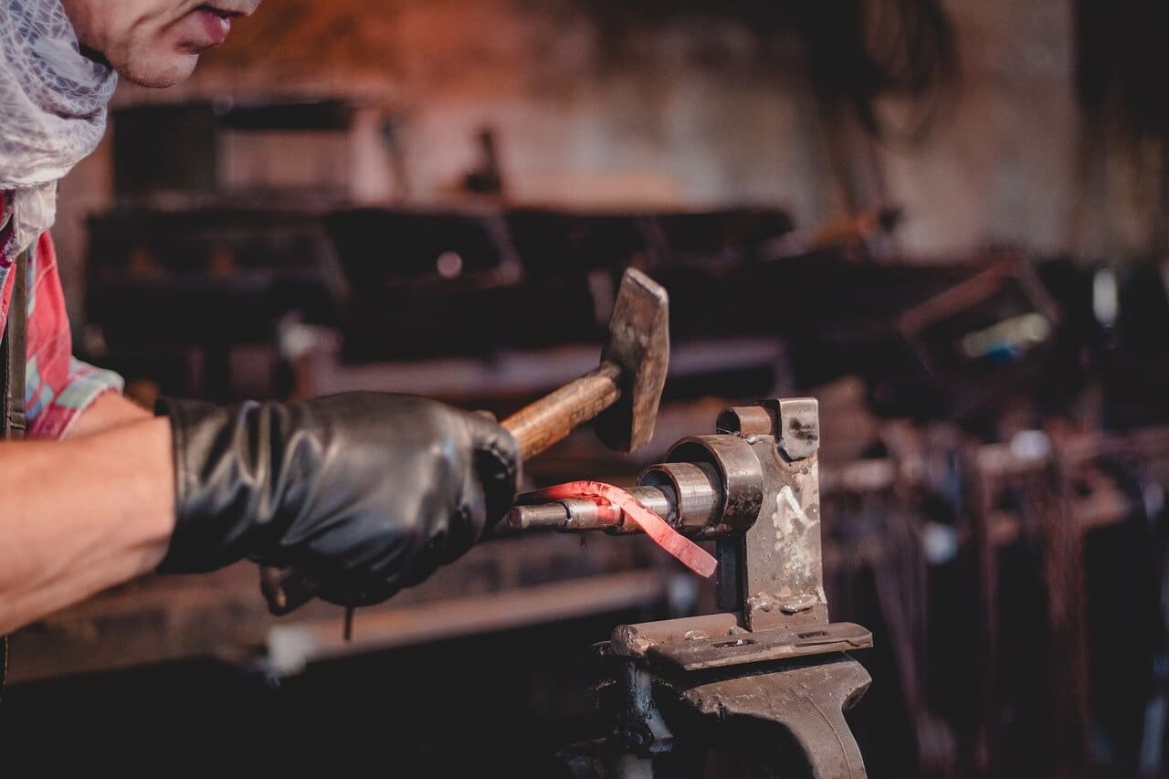 Cerchi lavoro? Ecco 15 LAVORI BEN PAGATI che nessuno vuole fare